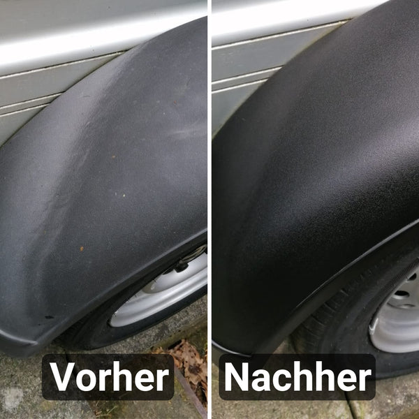 Nebeneinanderstellung eines Fahrzeugkotflügels vor (Vorher) und nach (Nachher) der Restaurierung mit ATG® Kunststoff-Pflegelotion Schwarz von ATG GmbH & Co. KG. Die rechte Seite ist sauberer und dunkler und spiegelt hervorragende Autopflege-Ergebnisse wider.