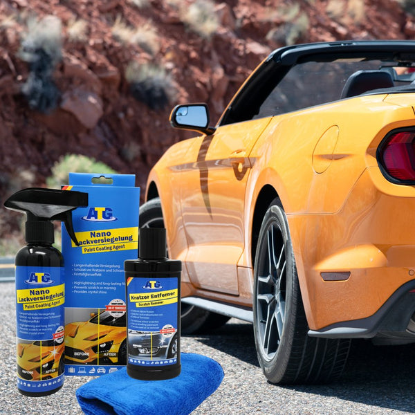 Autopflegeprodukte der ATG GmbH & Co. KG werden neben einem orangefarbenen Cabrio mit felsiger Kulisse präsentiert. Zu den Artikeln gehören ein ATG® Auto-Sparset Lack - Reparatur & Versiegelung, eine Nanoversiegelungs-Sprühflasche und eine Kratzerentferner-Flasche, begleitet von einem blauen Tuch.