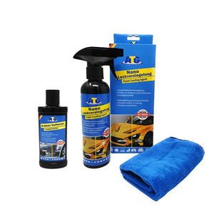 Das ATG® Auto-Sparset Lack – Reparatur & Versiegelung der ATG GmbH & Co. KG umfasst eine Flasche Nanoversiegelungs-Spray, eine Flasche Kratzerentferner und ein blaues Mikrofasertuch, alles hübsch verpackt mit einem Autobild.