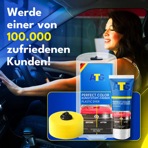 Eine lächelnde Frau fährt Auto. Im Bild ist das ATG® Perfect Color - Kunststoff & PVC Färbeset schwarz 2er Set der ATG GmbH & Co. KG zu sehen, inklusive Farbe, Schwamm und Gel. Der deutsche Text lädt Sie ein, sich 100.000 zufriedenen Kunden anzuschließen – erzielen Sie strahlende Ergebnisse für Autoinnenräume und Gartenmöbel.